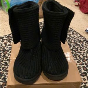 Ugg Bailey Button - 8 Barely worn